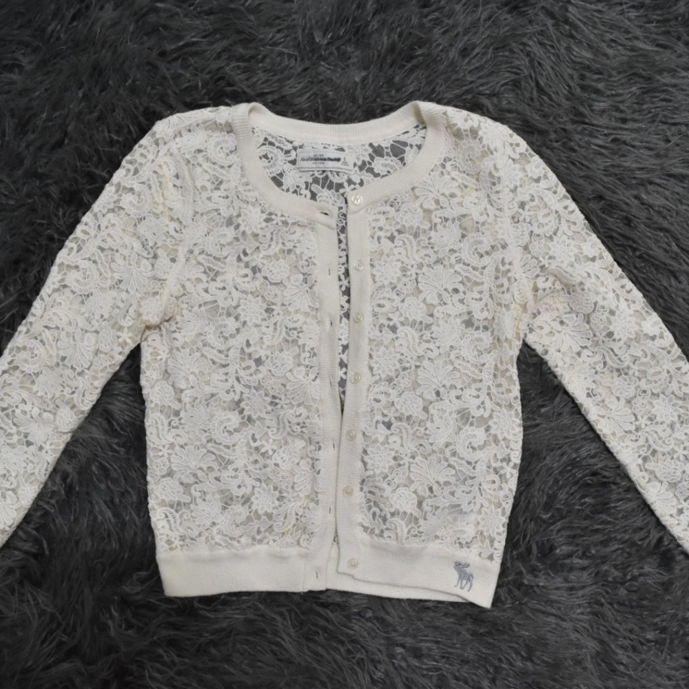 ❌ SOLD ❌ Abercrombie Cream Lace Appliqué Cardigan